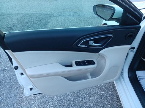 Used 2016 Chrysler 200 Limited w/ Anniversary Edition FWD image 11