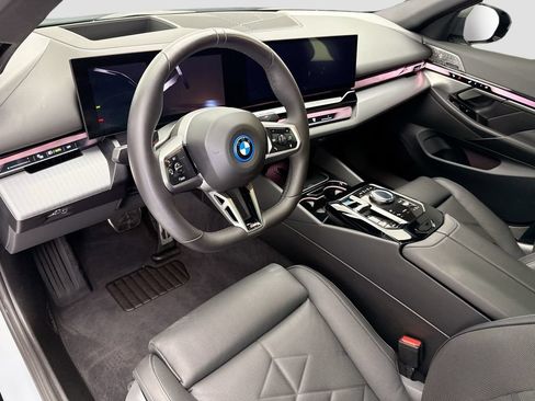 Used 2026 BMW i5 eDrive40 w/ M Sport Package AWD/4WD image 9