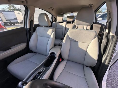Used 2022 Honda HR-V LX image 10