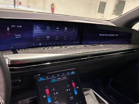 New 2025 Cadillac Escalade IQ Luxury 1 w/ LPO, Radiant Package AWD/4WD image 36