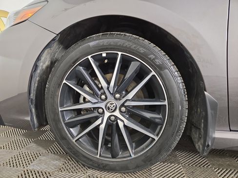 Used 2024 Toyota Camry SE image 32