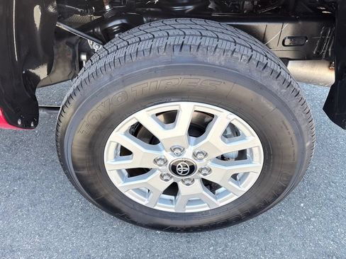 Used 2025 Toyota Tacoma SR5 AWD/4WD image 22