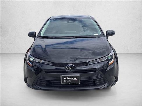 Used 2025 Toyota Corolla LE FWD image 2