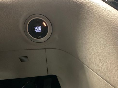 Used 2024 Chrysler Pacifica Touring-L FWD image 18