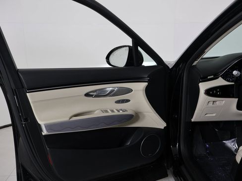 Used 2023 Genesis GV70 2.5T w/ Advanced Package image 21