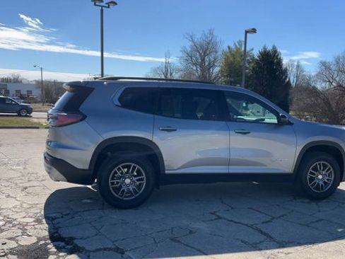 Used 2025 GMC Acadia Elevation image 9