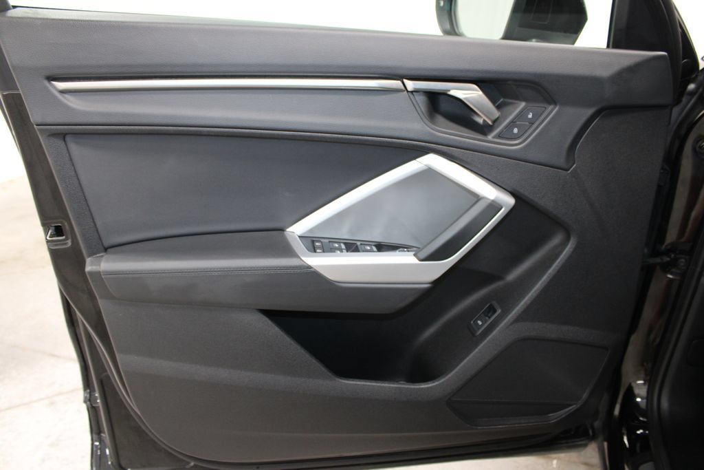 Used 2025 Audi Q3 2.0T Premium AWD/4WD image 19