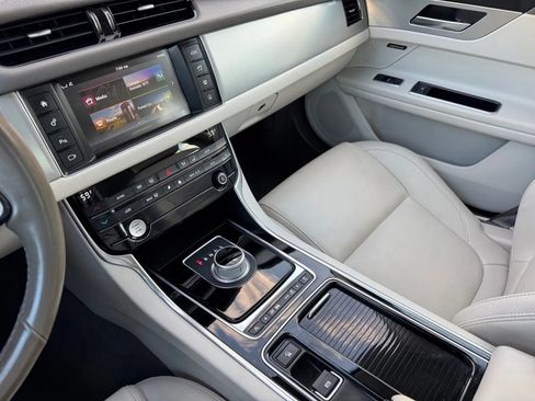 Used 2016 Jaguar XF Premium AWD/4WD image 31
