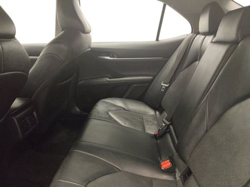 Used 2021 Toyota Camry XLE image 18