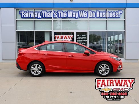 Used 2017 Chevrolet Cruze LT w/ Convenience Package FWD image 1