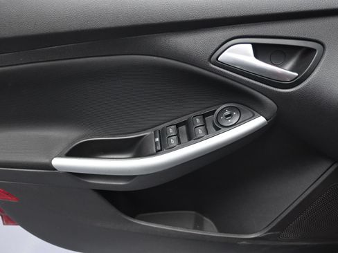 Used 2014 Ford Focus SE w/ Equipment Group 201A FWD image 22