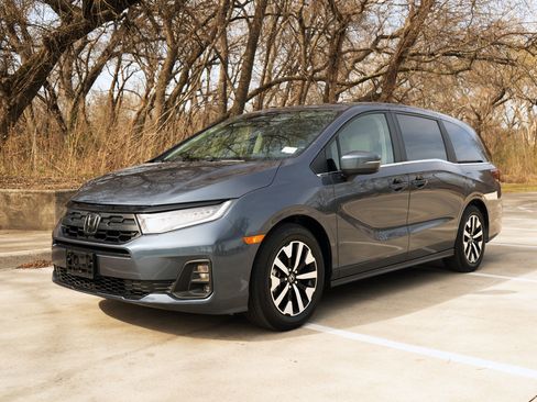 Certified 2025 Honda Odyssey EX-L image 5