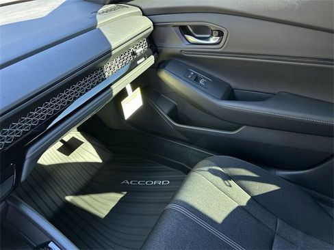 Used 2024 Honda Accord Sport image 27