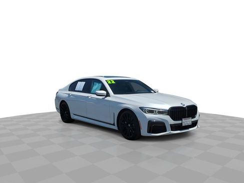 Used 2022 BMW 740i w/ M Sport Package RWD image 2