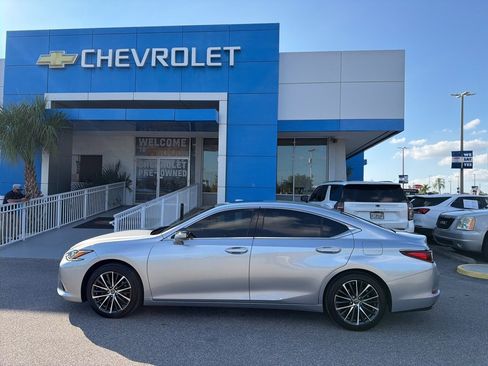 Used 2024 Lexus ES 350 w/ Premium Package image 9