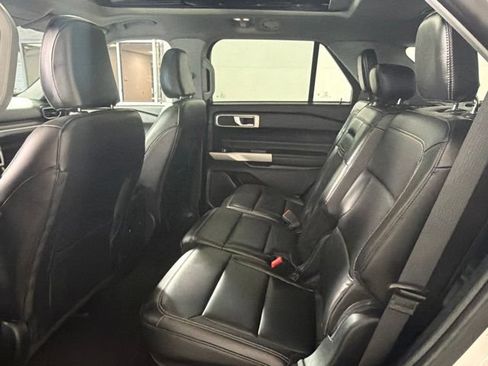Used 2024 Ford Explorer XLT w/ Equipment Group 202A AWD/4WD image 32
