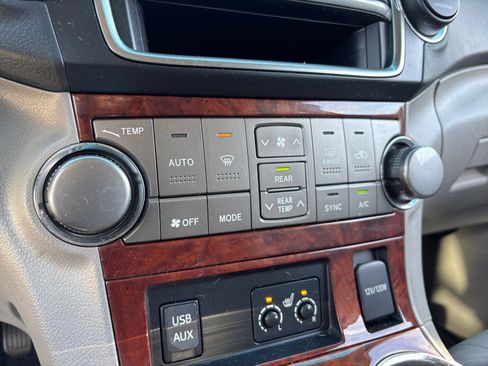 Used 2013 Toyota Highlander Limited image 30