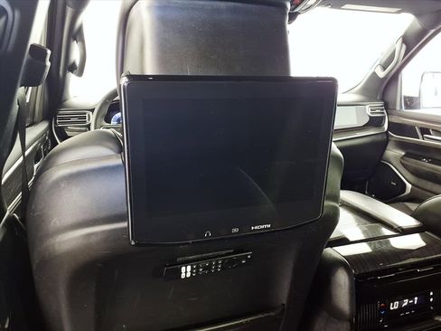 Used 2022 Jeep Wagoneer Series III w/ Premium Group I image 12