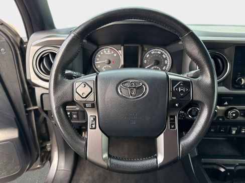 Used 2019 Toyota Tacoma TRD Off-Road w/ Technology Package image 26