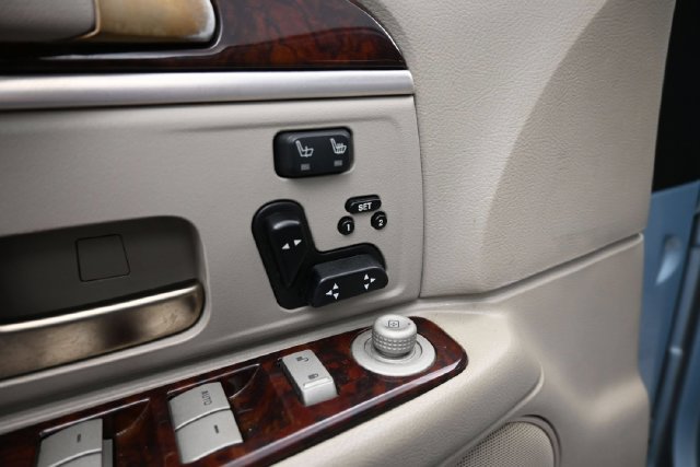 Used 2010 Lincoln Town Car Signature Limited RWD image 14