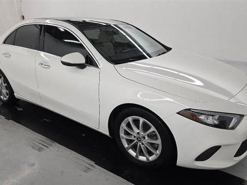 Used 2022 Mercedes-Benz A 220 image 3
