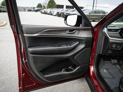 New 2025 Jeep Grand Cherokee L Limited AWD/4WD image 17