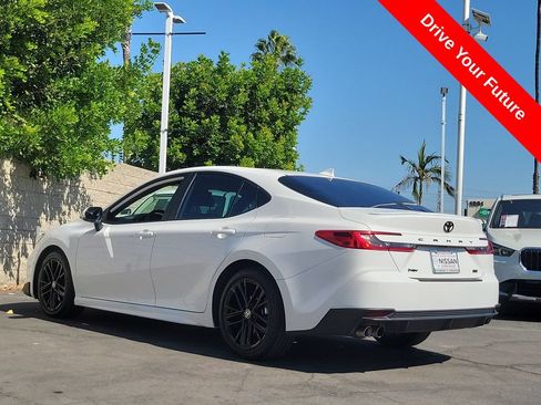 Used 2025 Toyota Camry SE w/ Convenience Package FWD image 2