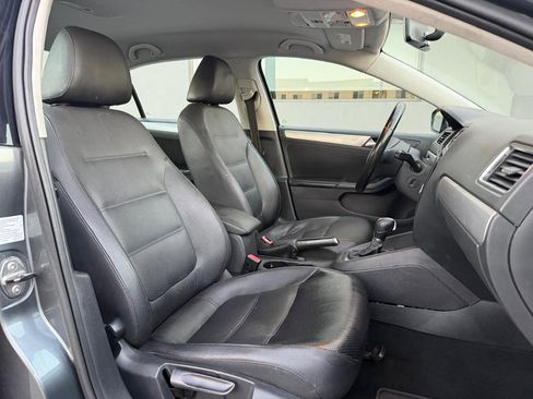 Used 2011 Volkswagen Jetta SEL image 17