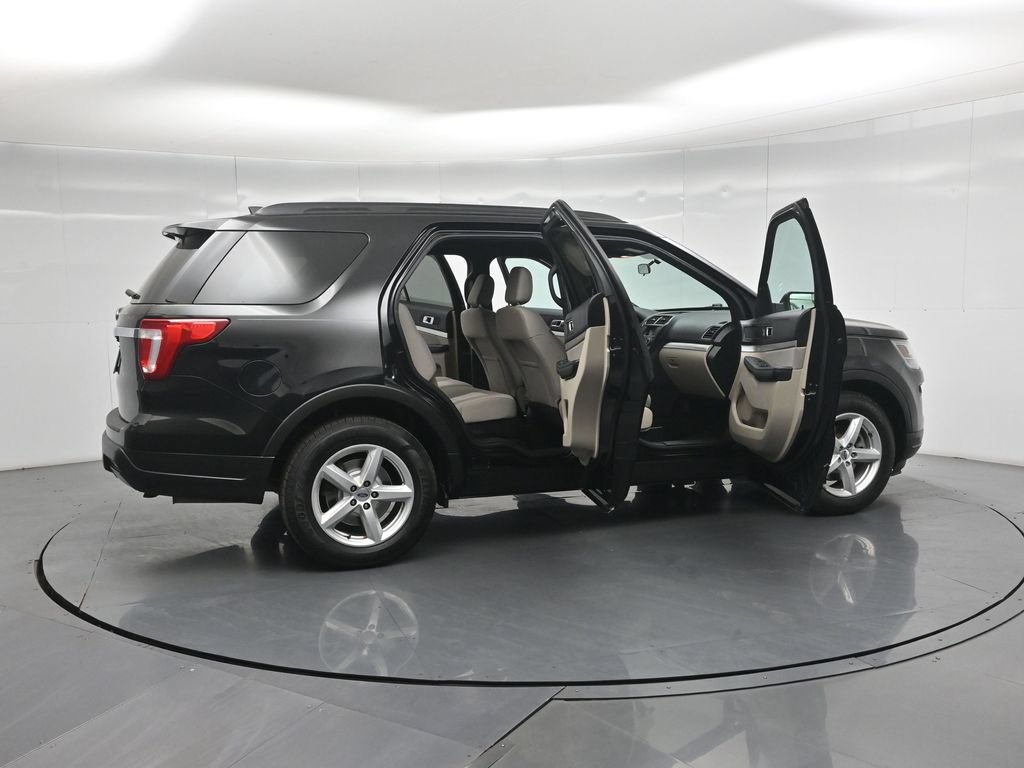 Certified 2018 Ford Explorer FWD image 4
