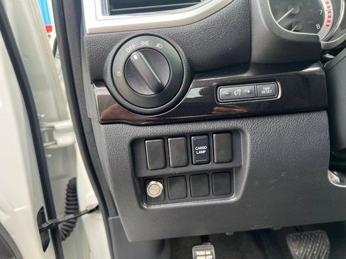 Used 2017 Nissan Titan SV image 20