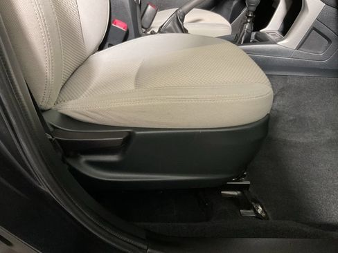 Used 2018 Subaru Forester 2.5i AWD/4WD image 36