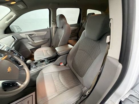 Used 2017 Chevrolet Traverse LT FWD image 17
