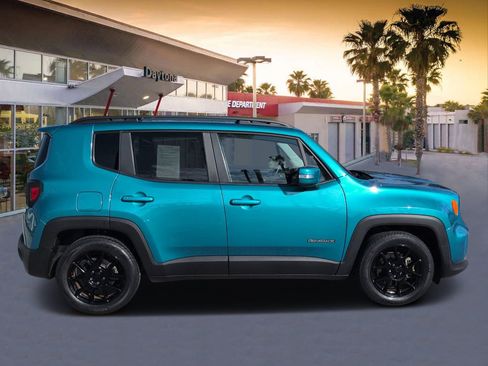 Used 2020 Jeep Renegade Altitude FWD image 2