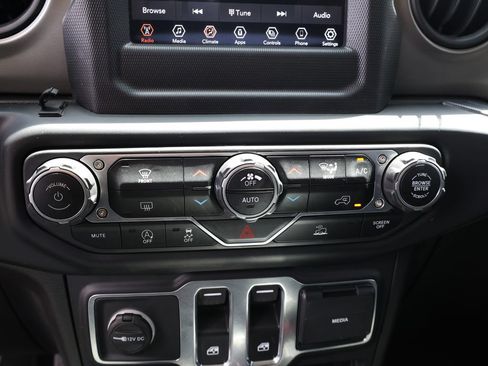 Used 2021 Jeep Wrangler Sport AWD/4WD image 19