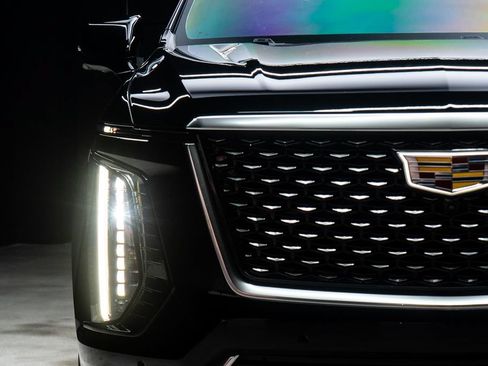 Used 2025 Cadillac Escalade ESV Premium Luxury AWD/4WD image 5