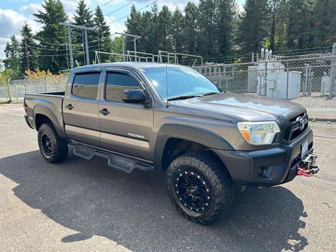 Used 2015 Toyota Tacoma 4x4 Double Cab w/ Convenience Package image 3