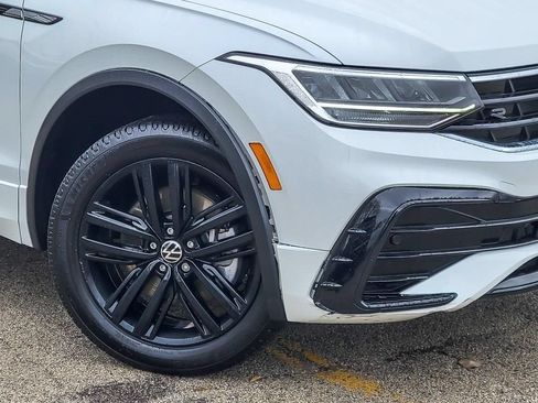 Used 2022 Volkswagen Tiguan SE R-Line AWD/4WD image 4