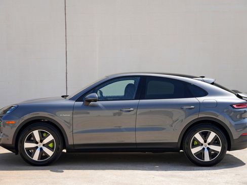Used 2024 Porsche Cayenne Coupe AWD/4WD image 52