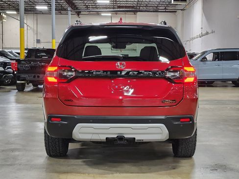 Used 2025 Honda Pilot TrailSport image 10