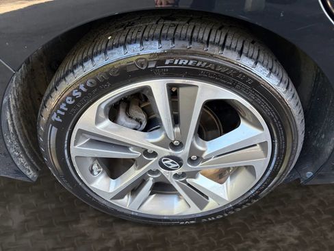 Used 2017 Hyundai Elantra Limited w/ Limited Tech Package 08 FWD image 40