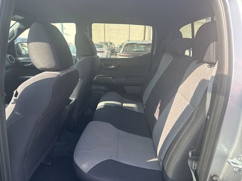 Used 2021 Toyota Tacoma TRD Sport w/ Technology Package image 12