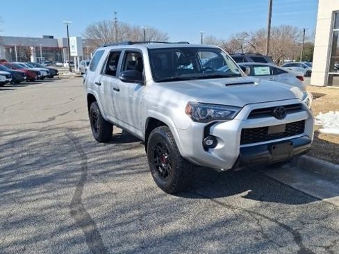Used 2021 Toyota 4Runner Venture w/ Moonroof Package image 3