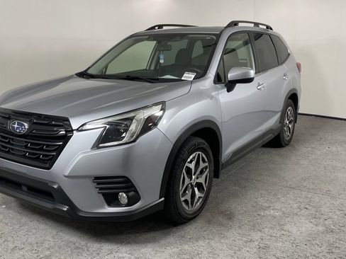 Used 2023 Subaru Forester Premium image 7