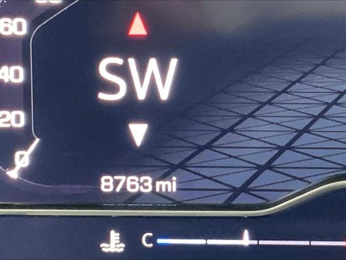 Used 2025 GMC Sierra 1500 SLT image 25