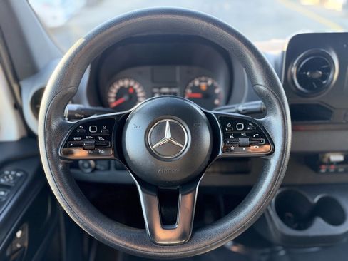 Used 2019 Mercedes-Benz Sprinter 2500 image 22