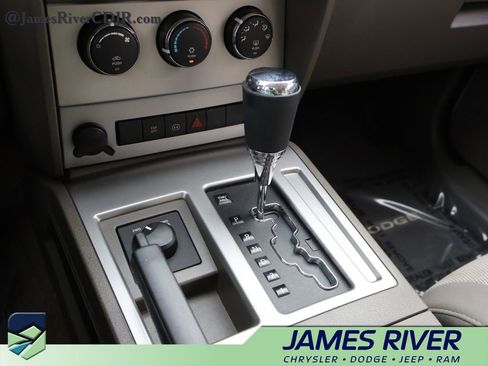 Used 2008 Dodge Nitro SXT image 32