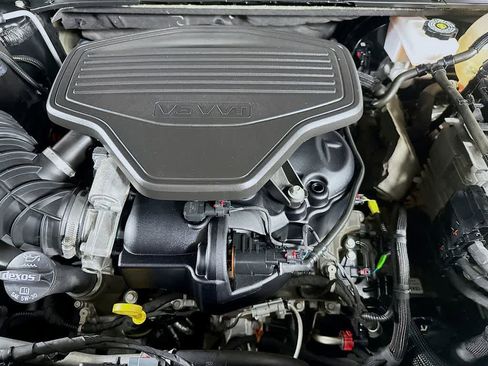 Used 2023 GMC Acadia SLT w/ Preferred Package image 9