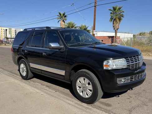Used 2014 Lincoln Navigator 2WD image 3