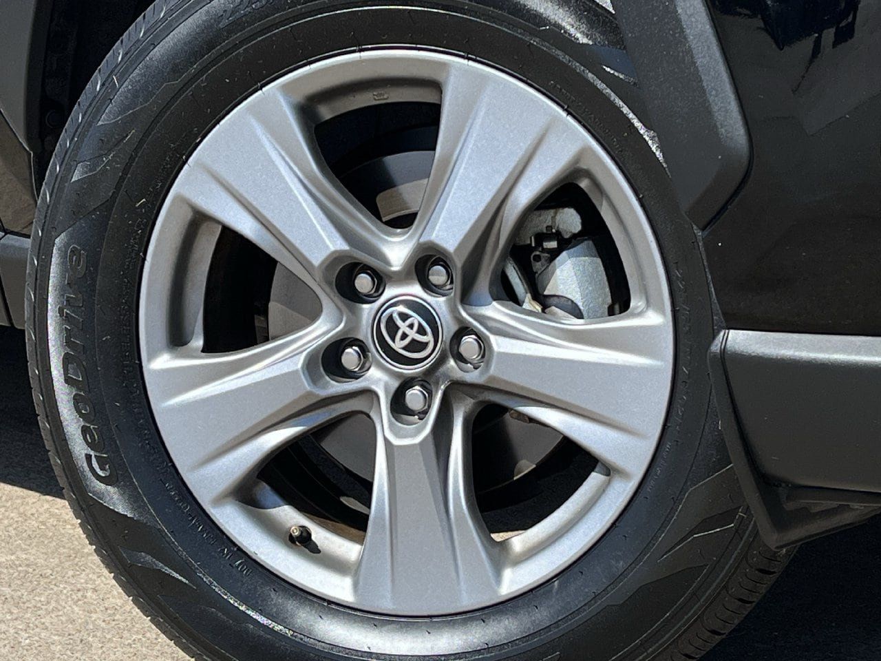 Used 2025 Toyota RAV4 XLE AWD/4WD image 28