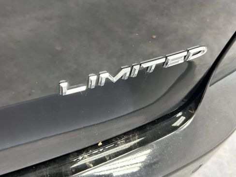 Used 2026 Chrysler Pacifica Limited FWD image 11